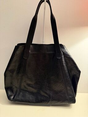 S.D.L.R. (Saddler) black leather shoulder bag.